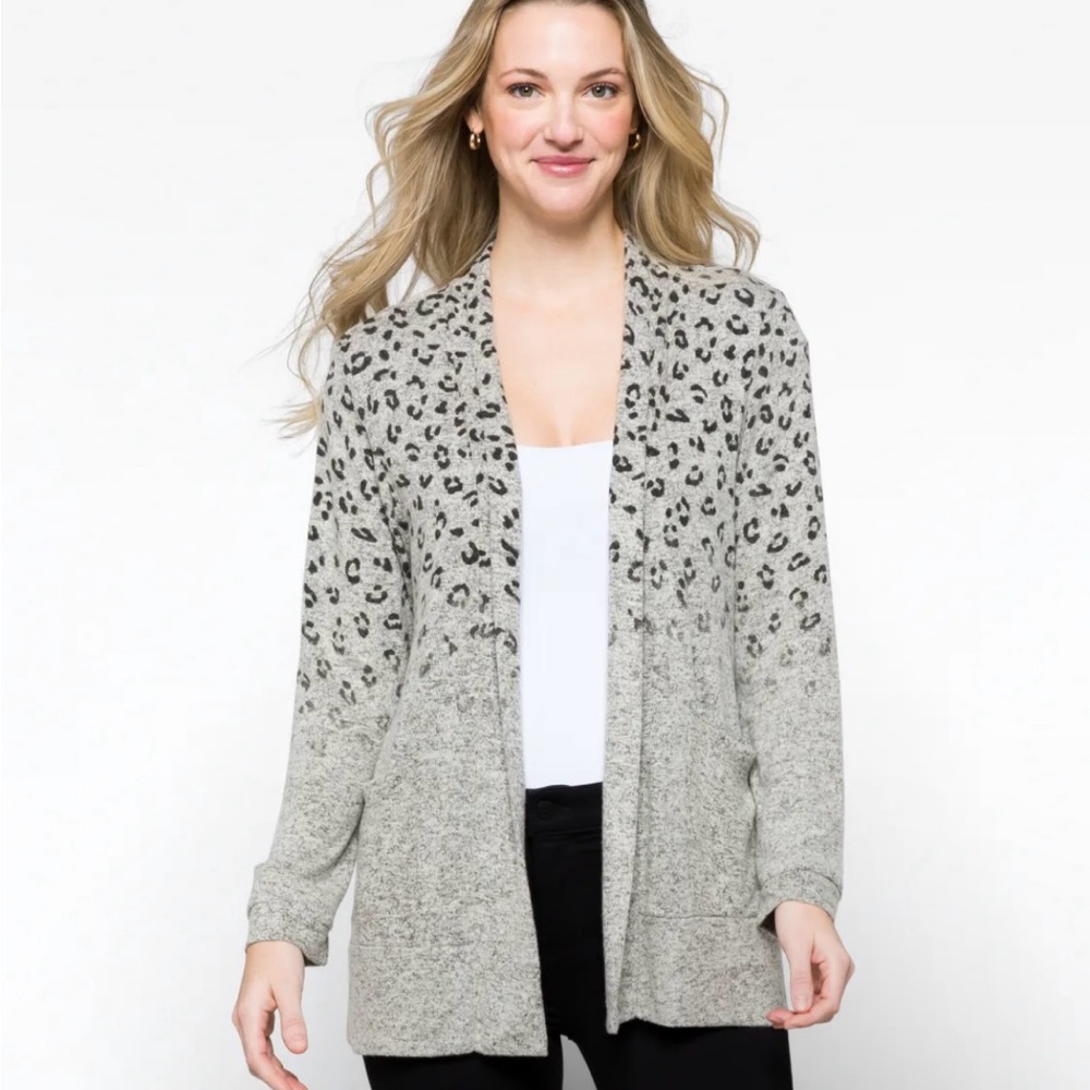 Bobeau grey leopard print open pocket cardigan. Like new, size XL